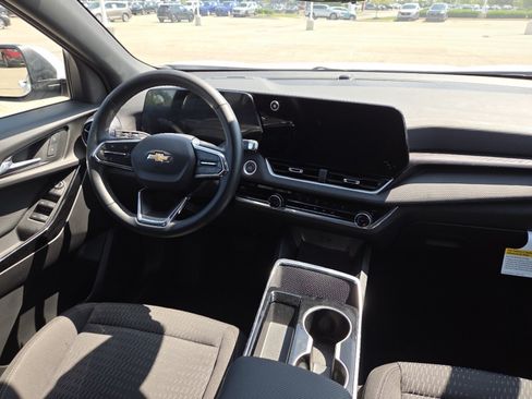 Used 2025 Chevrolet Equinox LT w/ Safety and Technology Package FWD image 21