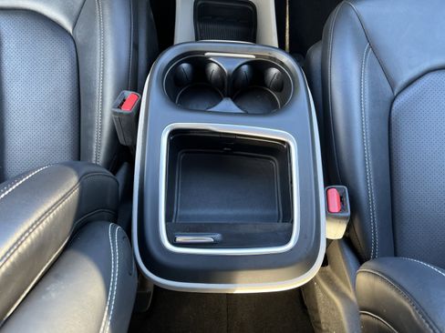 Used 2024 Chrysler Pacifica Touring-L image 27