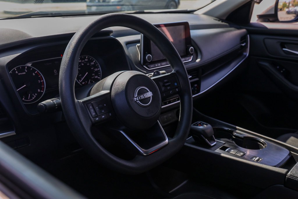 Used 2024 Nissan Rogue SV FWD image 15
