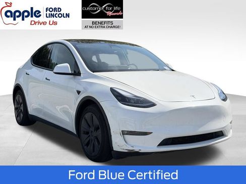 Used 2024 Tesla Model Y Long Range AWD/4WD image 1