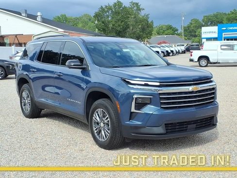 Used 2026 Chevrolet Traverse LT w/ Driver Confidence Package FWD image 1