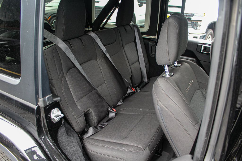 Used 2023 Jeep Wrangler Unlimited Sahara w/ Cold Weather Group AWD/4WD image 28