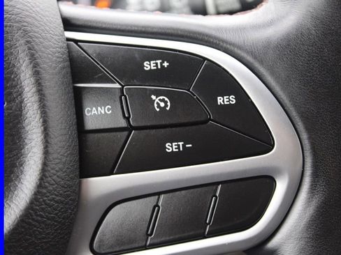 Used 2018 Chrysler Pacifica Touring-L Plus image 35