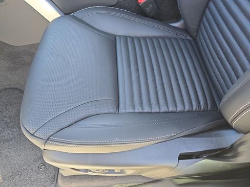 New 2026 Land Rover Discovery S image 31