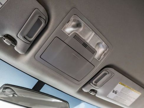 Used 2017 Toyota Camry SE image 38