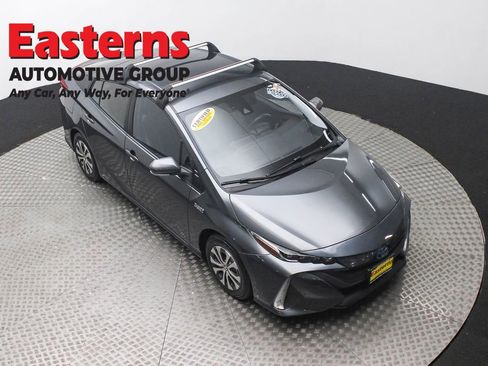 Used 2022 Toyota Prius Prime XLE image 3