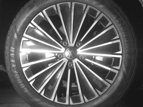 Used 2025 Volkswagen Taos SE image 13