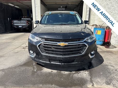 Used 2020 Chevrolet Traverse LT image 2