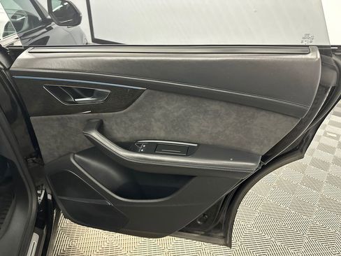 Used 2022 Audi SQ8 Prestige AWD/4WD image 18