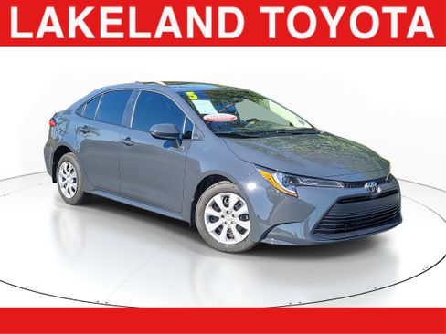 Certified 2025 Toyota Corolla LE image 1