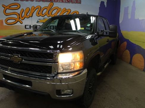 Used 2011 Chevrolet Silverado 2500 LT w/ Interior Plus Package AWD/4WD image 4
