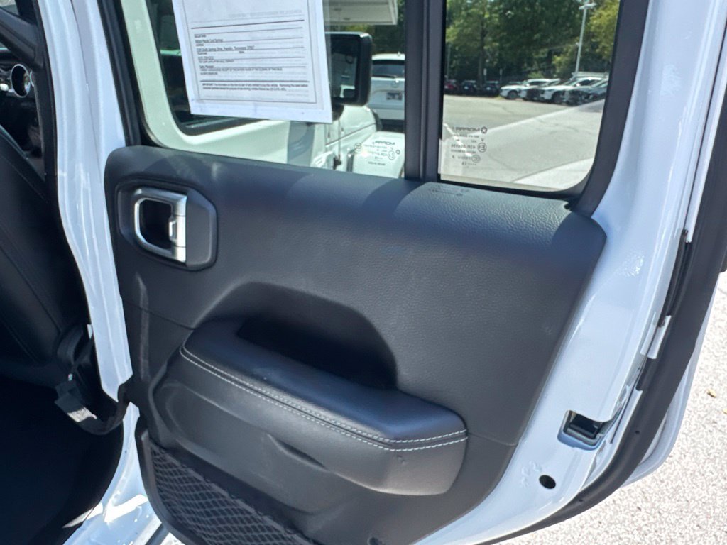 Used 2018 Jeep Wrangler Unlimited Sahara AWD/4WD image 69