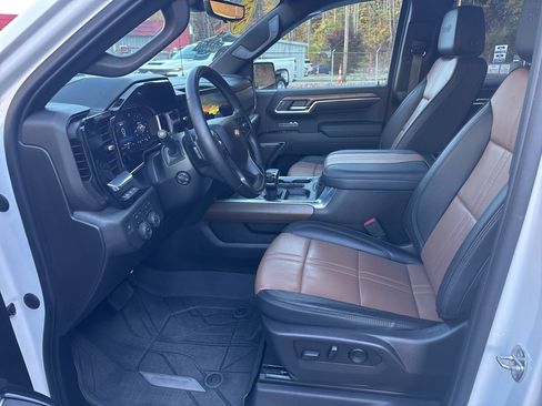Used 2023 Chevrolet Silverado 1500 High Country w/ High Country Premium Package image 8