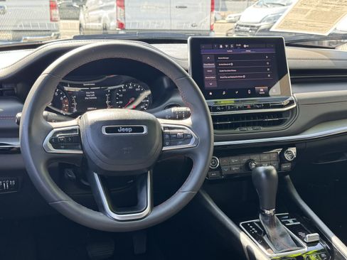 Used 2024 Jeep Compass Trailhawk image 32