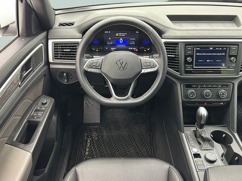 Used 2023 Volkswagen Atlas Cross Sport SE AWD/4WD image 11
