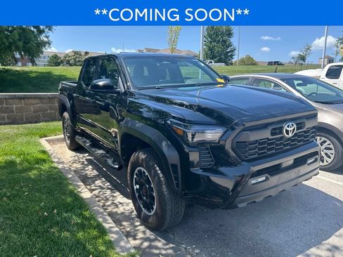 Certified 2024 Toyota Tacoma TRD Off-Road AWD/4WD image 3