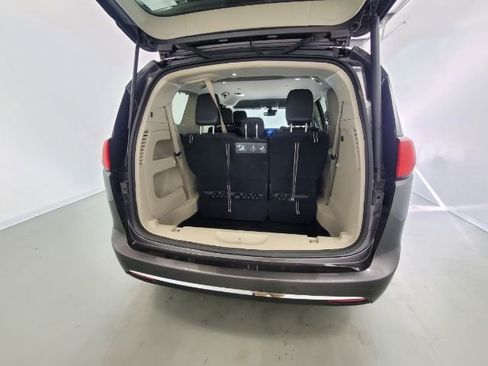 Used 2020 Chrysler Pacifica Touring-L Plus w/ Advanced Safetytec Group image 9