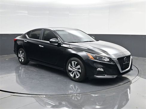 Used 2022 Nissan Altima 2.5 S w/ Driver Assist Package image 1