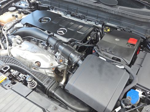 Certified 2022 Mercedes-Benz GLB 250 image 21