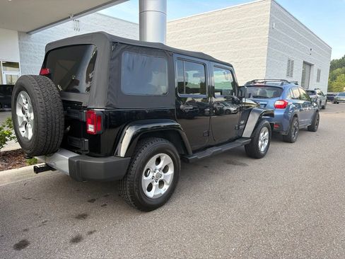 Used 2015 Jeep Wrangler Unlimited Sahara w/ Connectivity Group AWD/4WD image 3