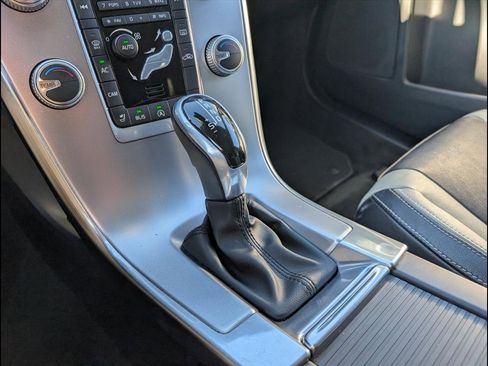 Used 2017 Volvo XC60 T6 Dynamic w/ Preferred Option Package image 18