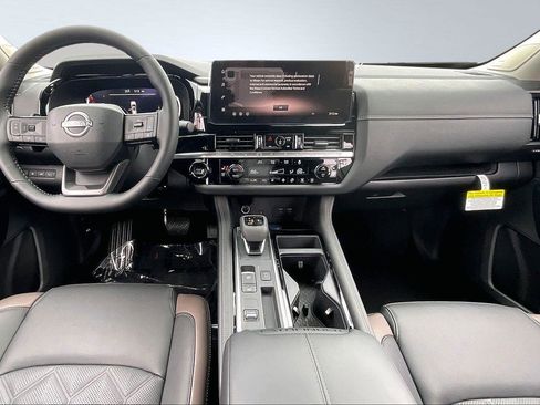 New 2026 Nissan Pathfinder Platinum image 6