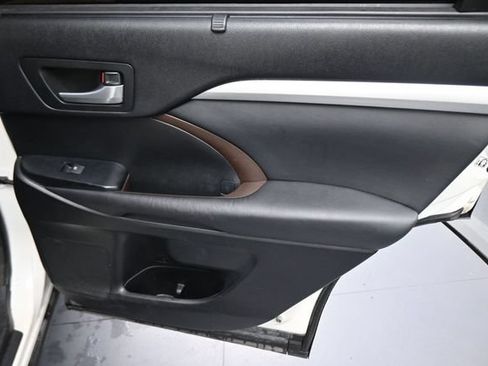Used 2015 Toyota Highlander XLE AWD/4WD image 15