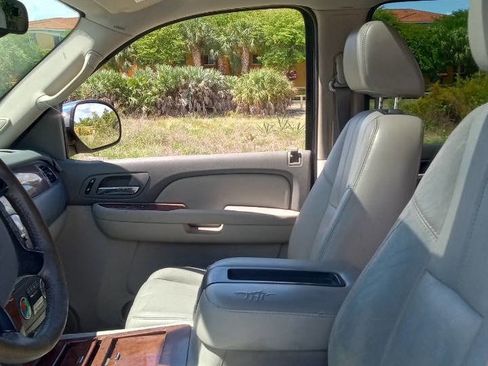 Used 2007 Chevrolet Suburban LTZ w/ LTZ Preferred Equipment Group image 10
