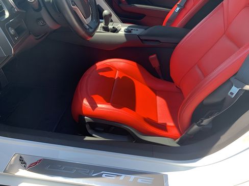 Used 2019 Chevrolet Corvette Stingray Coupe w/ Carbon Flash Badge Package RWD image 23