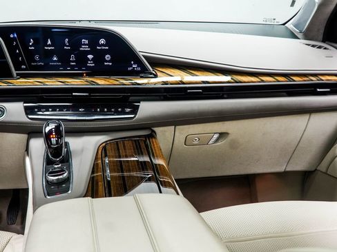 Used 2022 Cadillac Escalade Premium Luxury Platinum w/ Heavy-Duty Trailer Package image 17