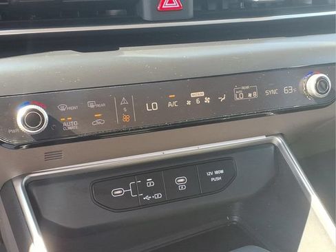 Used 2026 Kia Carnival FWD image 10