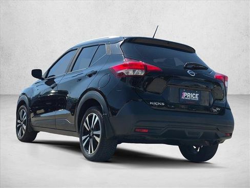Used 2018 Nissan Kicks SV FWD image 8