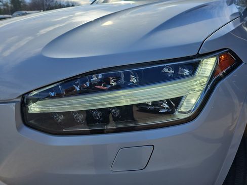 Used 2022 Volvo XC90 T6 Momentum w/ Climate Package image 32