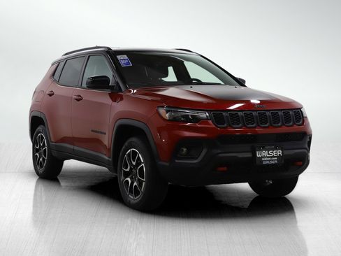 Used 2025 Jeep Compass Trailhawk AWD/4WD image 8