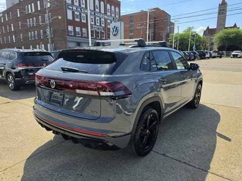 Certified 2025 Volkswagen Atlas Cross Sport SEL R-Line AWD/4WD image 4