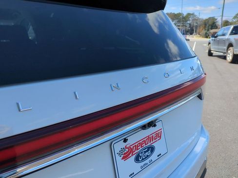 Used 2023 Lincoln Aviator 2WD image 9