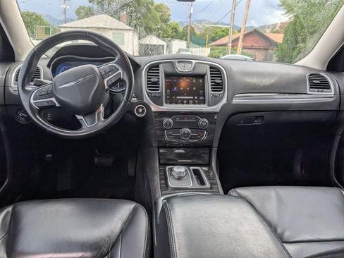 Used 2016 Chrysler 300 Limited RWD image 9