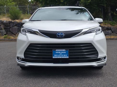Used 2021 Toyota Sienna XLE FWD image 6