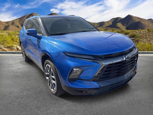 Used 2025 Chevrolet Blazer RS w/ Driver Confidence II Package AWD/4WD image 3