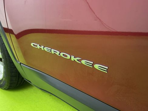 Used 2017 Jeep Cherokee Limited image 15