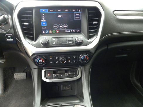 Used 2023 GMC Acadia SLT AWD/4WD image 12