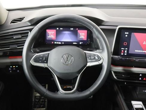 Used 2025 Volkswagen Atlas Peak Edition SE image 34