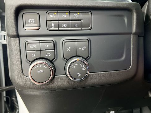 New 2026 Chevrolet Suburban LS AWD/4WD image 19