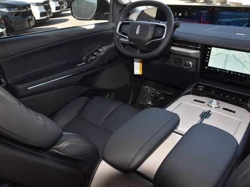 New 2025 Lincoln Navigator Reserve image 16