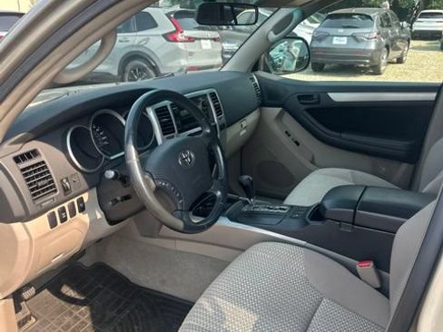 Used 2007 Toyota 4Runner SR5 AWD/4WD image 5