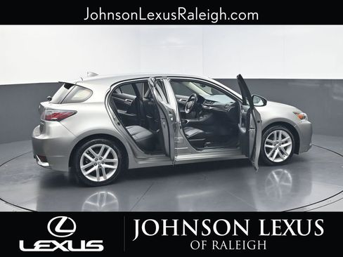 Used 2017 Lexus CT 200h image 32