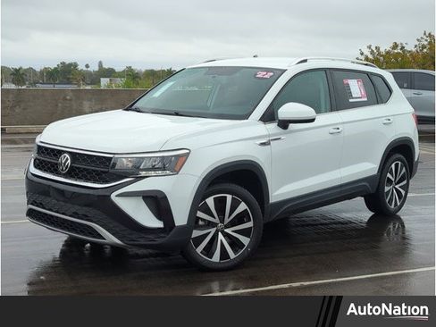 Used 2022 Volkswagen Taos SE image 1