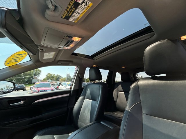 Used 2018 Toyota Highlander XLE AWD/4WD image 41
