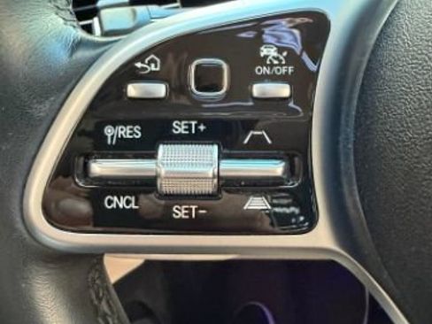 Used 2021 Mercedes-Benz GLE 350 4MATIC image 25