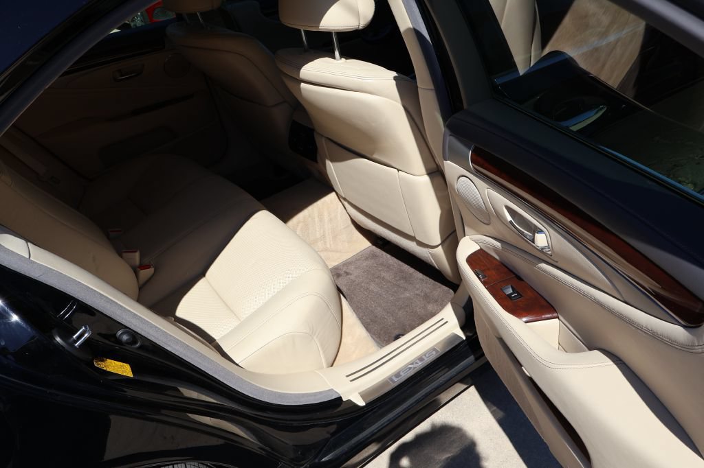 Used 2014 Lexus LS 460 w/ Comfort Package RWD image 19